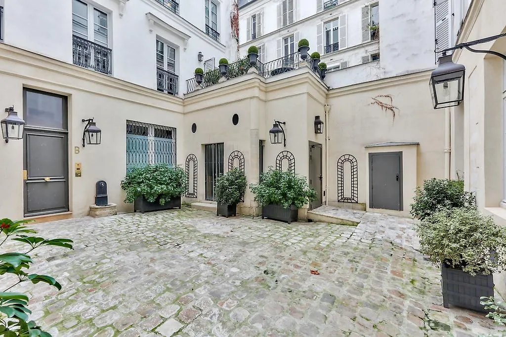 Nest In Saint Germain